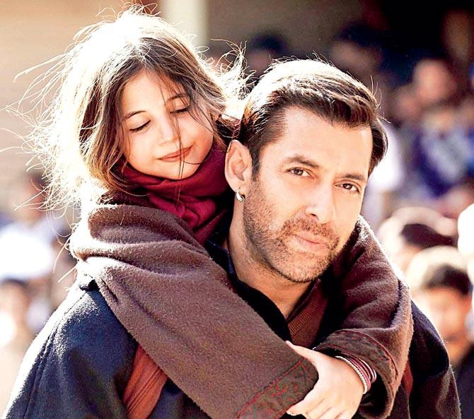 Harshaali Malhotra (left) and Salman Khan in Bajrangi Bhaijaan