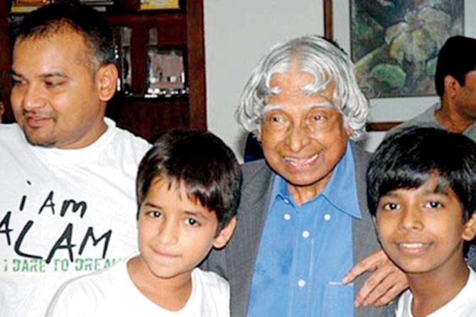 Nila Madhab Panda (left) with Dr APJ Abdul Kalam and the child actors of his 2010 film I Am Kalam 