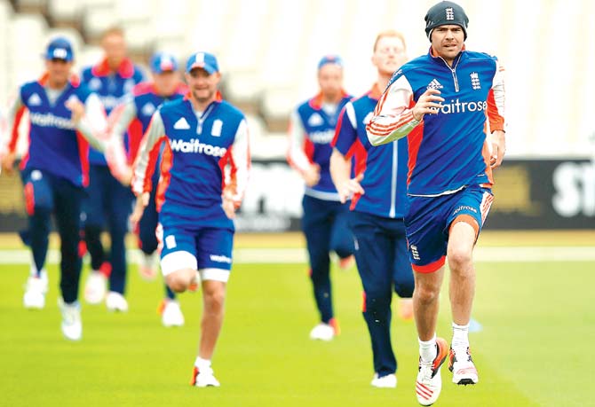 England pacer James Anderson (right) and his teammates train on the eve of the third Ashes Test. Pic/Getty Images