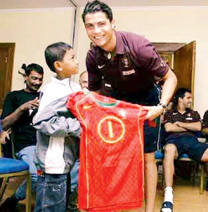 Martunis receiving a jersey from then Sporting Lisbon player Cristiano Ronaldo. Pics courtesy martunis