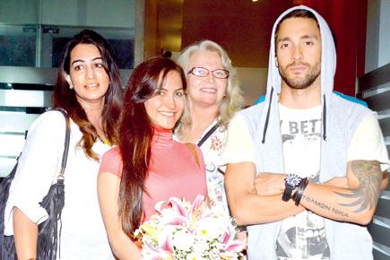 Elli Avram celebrates her birthday with family