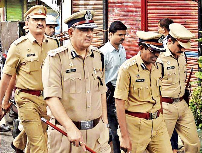Cops, community leaders ensure calm in Mumbai during Yakub Memon funeral