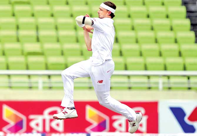South Africa pacer Dale Steyn bowls on Day One of the second Test against Bangladesh at the Sher-e-Bangla National Cricket Stadium in Mirpur yesterday. Pic/AFP