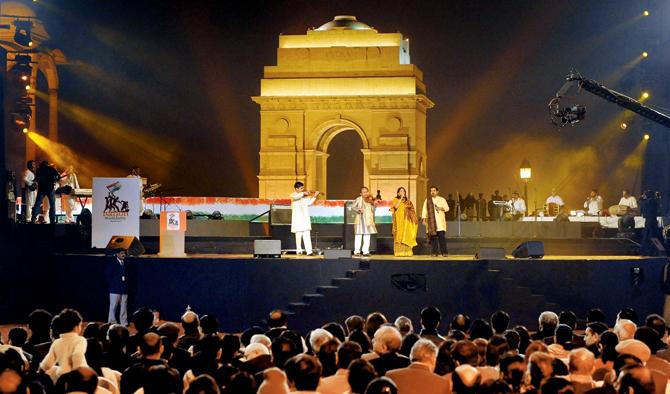 Violinist Dr L Subramaniam second from left performs with wife and singer Kavita Krishnamurthy third from left and Shankar Mahadevan right at Nation in Solidarity, an event supporting India’s stand  against terrorism, on the lawns of the India Gate in New Delhi in 2009. pic/Afp