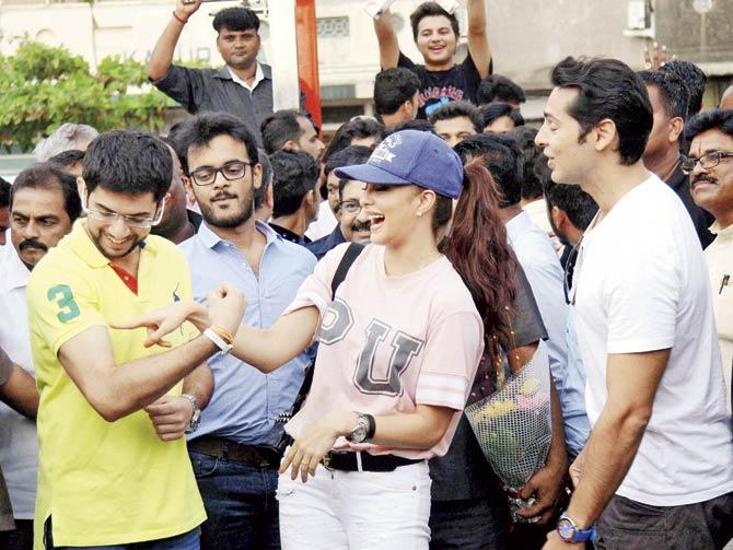 Aaditya Thackeray along with Jacqueline Fernandes and Dino Morea at the inauguration of the open-air gym opposite Kapoor mansion on Marine Drive. Pic/PTI