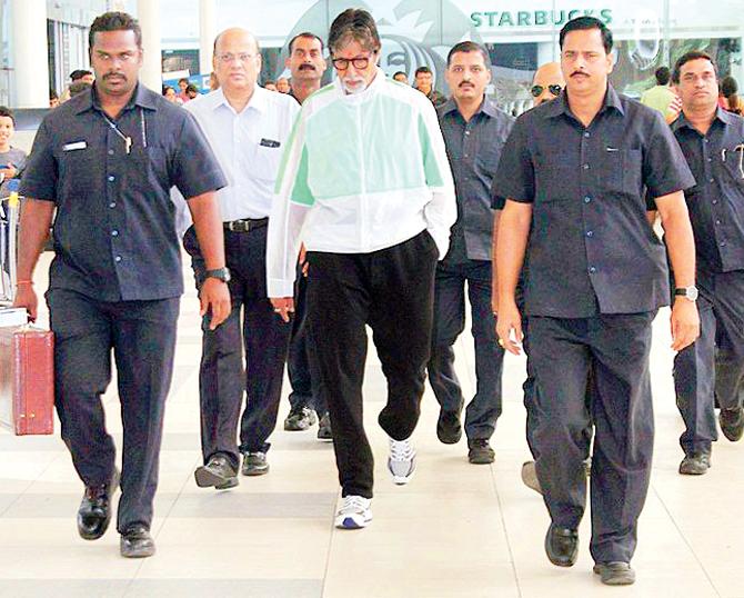 Amitabh Bachchan arrives at the airport with bodyguards in tow