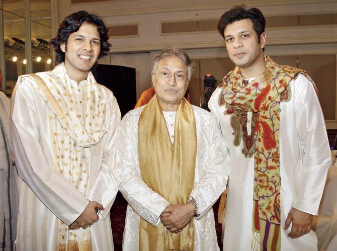 Ayaan with father Amjad Ali Khan and brother Amaan 