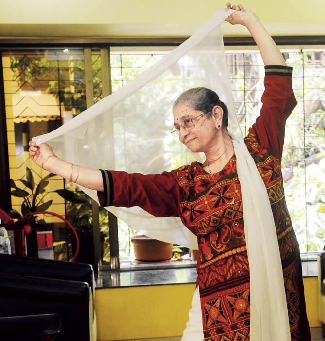 As a young girl, Aruna Jogalekar was encouraged by her parents to learn dance, but she eventually gave up on it 35 years ago. It was only in 2008 that she revived her old passion as a way to keep her spirits up during her battle against breast cancer. Pics/Nimesh Dave