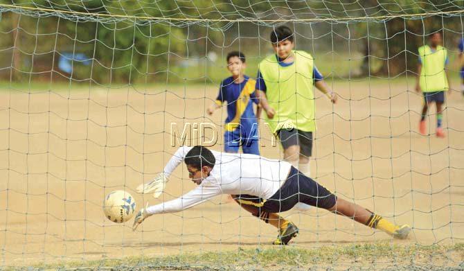Samad Patel of St Joseph, Wadala beats St Peter’s goalkeeper Avneesh Jadhav to score in the District Sports Office Under-14 knockout tournament at Azad Maidan yesterday. Pic/Atul Kamble