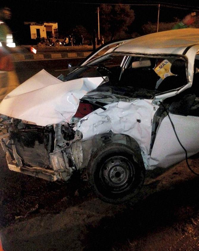 The car which met with an accident with Hema Malini