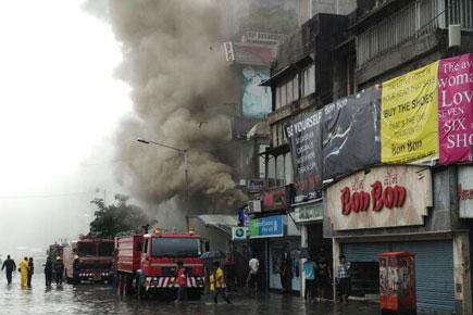 Watch video: Fire breaks out at shopping complex on Linking Road in Mumbai