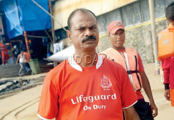 Lifeguard Manohar Shetty says the victims’ bodies were recovered after several hours of struggle.Pics/Pradeep Dhivar