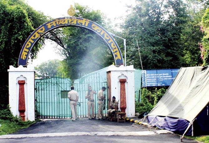 Police officials keep a watch outside the Nagpur Central Jail. Pic/PTI