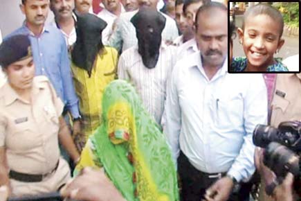 Mumbai: Mom, stepdad abandon girl in local train, file missing complaint
