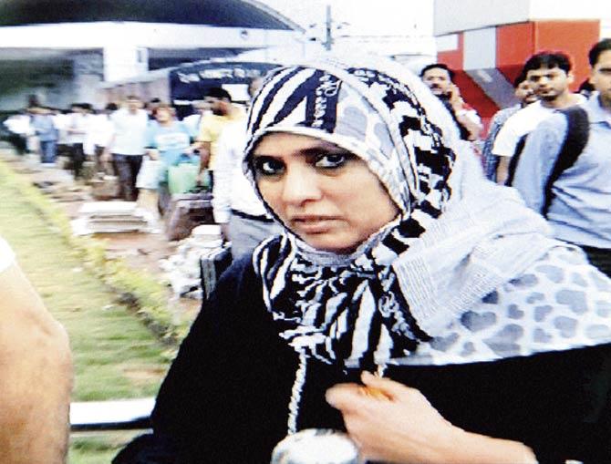 Rahin Memon arrives in Nagpur yesterday to meet her husband Yakub Memon who has been sentenced to death in the 1993 Mumbai blast case. Pic/PTI