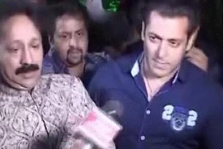 Salman Khan attends Baba Siddiqui's iftaar party