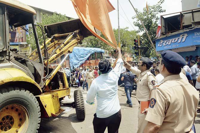 The protest ended only after the BMC sent in a JCB machine to re-erect the flagpole