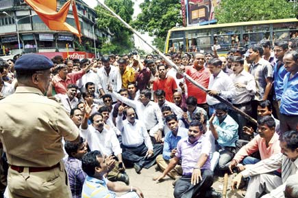 Mumbai: Shiv Sena protests as BMC does its job