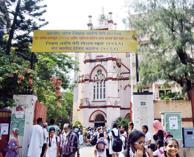 Both students and parents say that Byculla’s St Agnes school cracks down heavily when students stay absent despite having leave notes, and the required 75 per cent attendance. An angry mob of parents led by local politicians protested in front of the school on Monday. Pics/Datta Kumbhar
