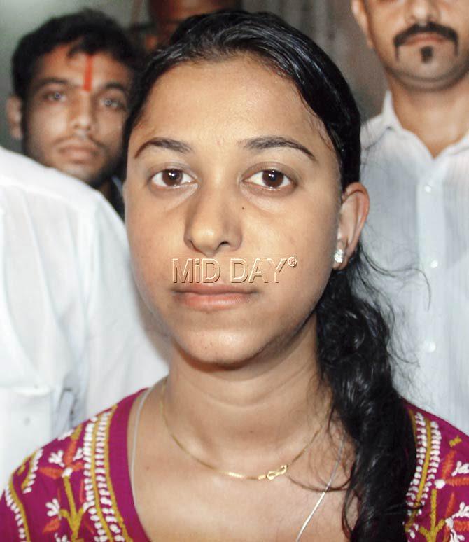 Supriya Chavan, who says that she did not throw fish water on anyone, is seen outside the MHB police station