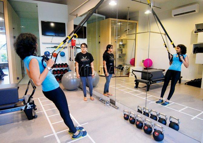 Krushmi Chheda shows us how to do suspension training with TRX straps