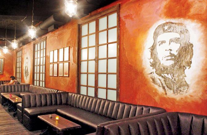 The oft-seen Che Guevara is seen on a wall