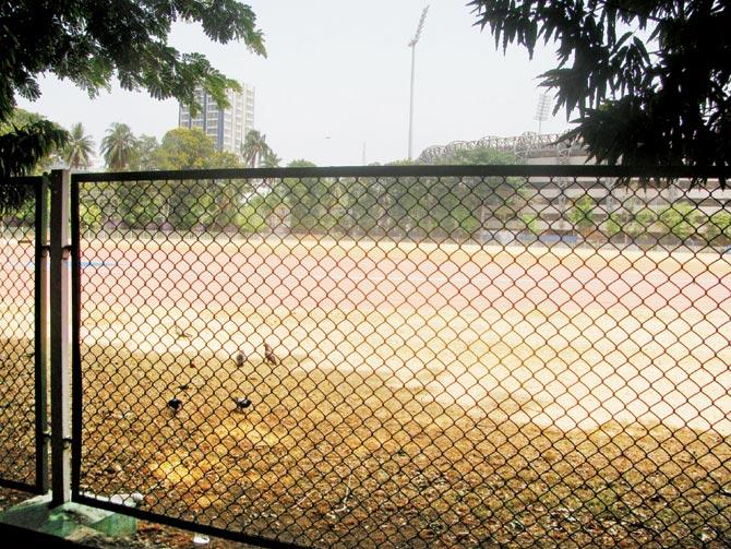 Although, neither Tracktrotters or Juhu Sports Club was affiliated with the University Ground at Marine Lines, the authorities supported athletics. It was the centrepiece of old Mumbai’s athletics infrastructure. Pics courtesy/Shyam G Menon