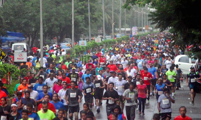 Over 10000 run marathon at Borivli