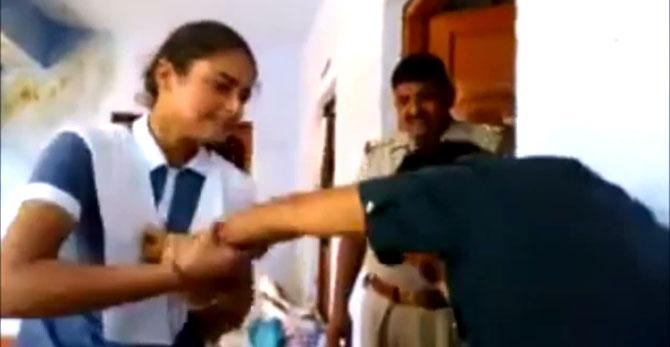 Girl thrashes eve-teaser in UP police station