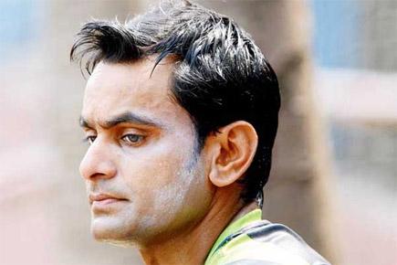 Mohammad Hafeez suspended from bowling for one year