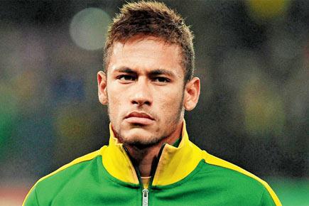 Neymar knocked over by fan while training