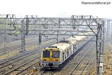 Mumbai: Man dead, friend in hospital after duo falls from running train