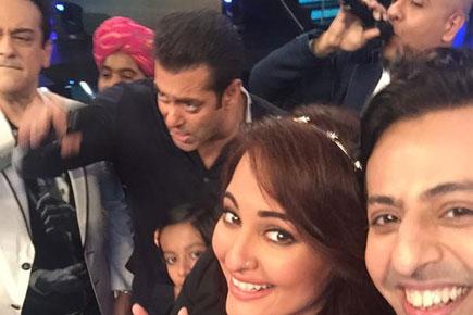 Salman Khan has 'dhamaal' on the sets of 'Indian Idol Junior'
