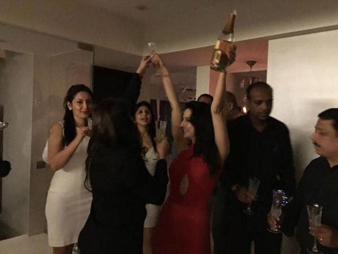 Ameesha Patel enjoys her birthday celebration. Pic/Kuunal Goomer