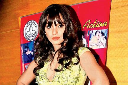 Neetu Chandra and other B-Town celebs at an exhibition