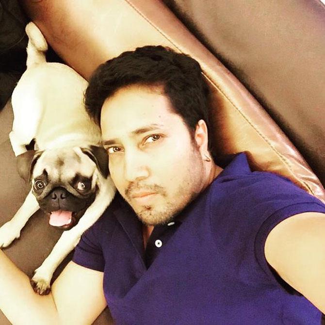 Mika Singh takes a selfie with his pug. Pic/Mika Singh