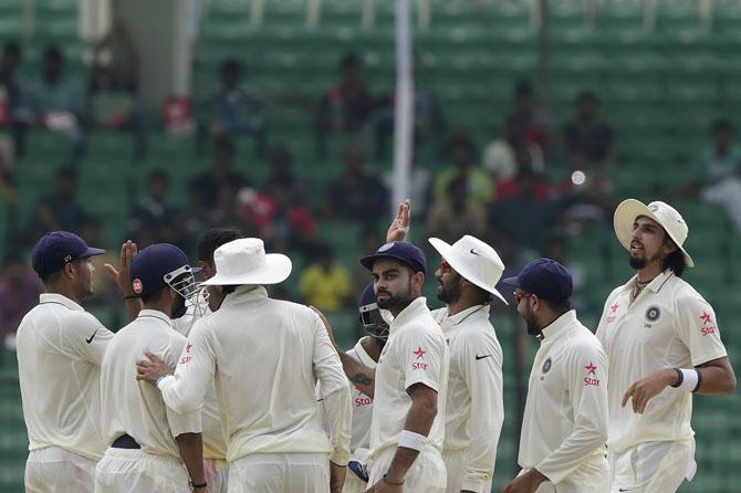  Indian cricketers celebrate the dismissal of Bangladesh captain Mushfiqur Rahim during the fourth day of the Test match between Bangladesh and India at Khan Shaheb Osman Ali Stadium in Narayanganj on June 13, 2015. Pic/AFP