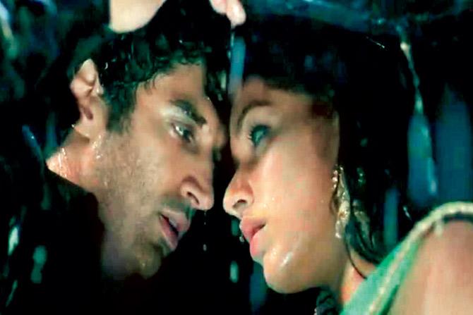 For the Tum Hi Ho track from Aashiqui 2, Aditya Roy Kapur (left) and Shraddha Kapoor (2013) got intimate under a jacket as it poured 