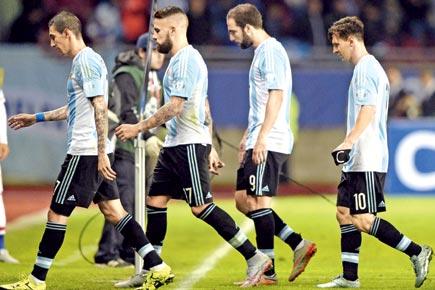 Argentina held by Paraguay in opener
