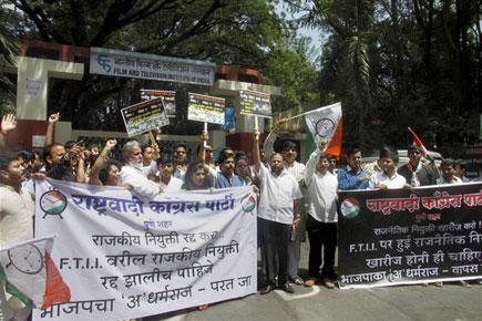 FTII row: Students strike enters 5th day, Chauhan cries conspiracy