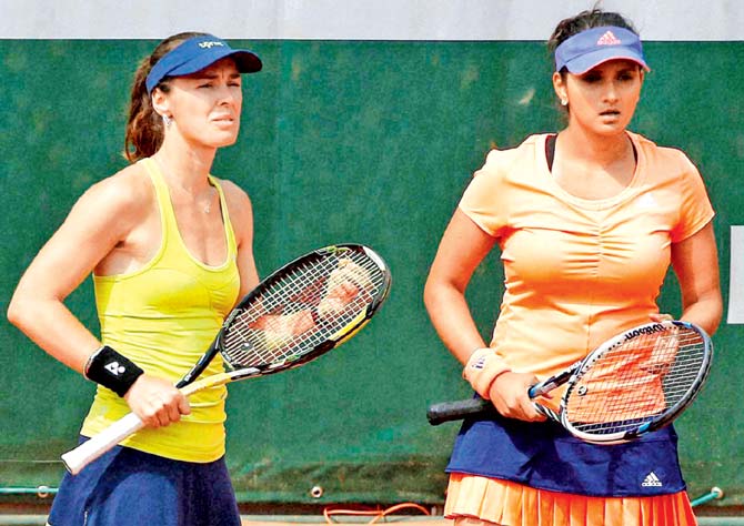 Martina Hingis (left) and Sania Mirza. Pic/AP,PTI
