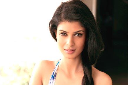 Tina Desai bonds with 'Sense 8' cast