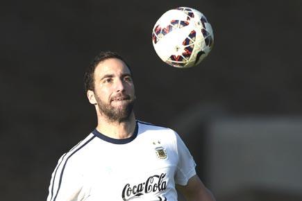 Napoli says it rejected $66 mn offer to sell Higuain to Atletico Madrid