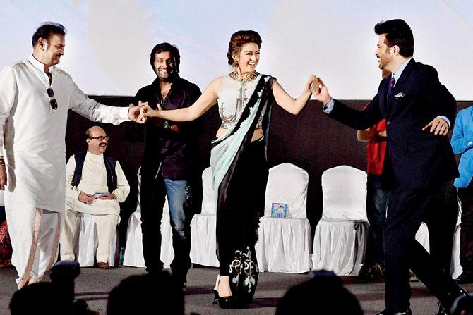 Hansika Motwani (centre) shakes a leg with Anil Kapoor (right) and Telugu actor Mohan Babu (left) at the music launch of the Tamil film Uyire Uyire in Chennai. PIC/PTI 