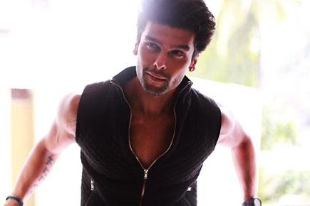 TV actor Kushal Tandon signs his first Bollywood film