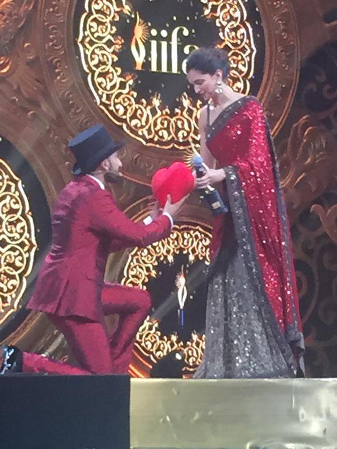 Deepika Padukone can be seen smiling and blushing while accepting Ranveer Singh