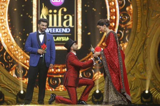 Ranveer Singh goes down on one knee for Deepika Padukone at the IIFA Awards 2015 in Kuala Lumpur, Malaysia on Sunday. Picture courtesy: IIFA