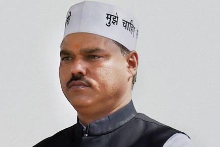AAP government gets new law minister, Tomar moves court