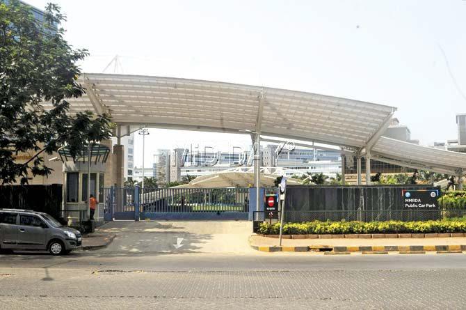 The 13,000-sq-m garden, developed by MMRDA and Reliance Industries Ltd, in BKC’s G-Block was shut when mid-day visited yesterday. Pics/Satyajit Desai