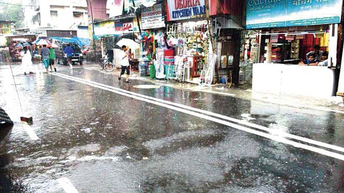 The losses went up due to incessant rains in the city yesterday, as in many places water had seeped into shops due to BMC’s roadwork, causing damage to stored goods